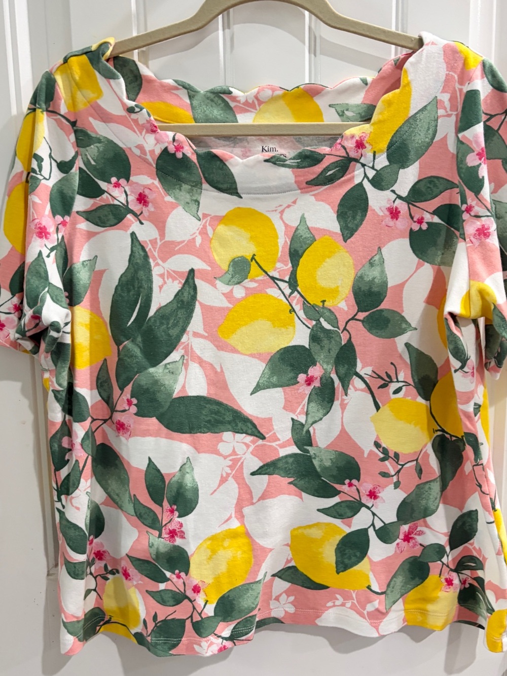 Kim Rogers “Perfectly Soft” Lemon Print Short Sleeve Top with scalloped neck EUC